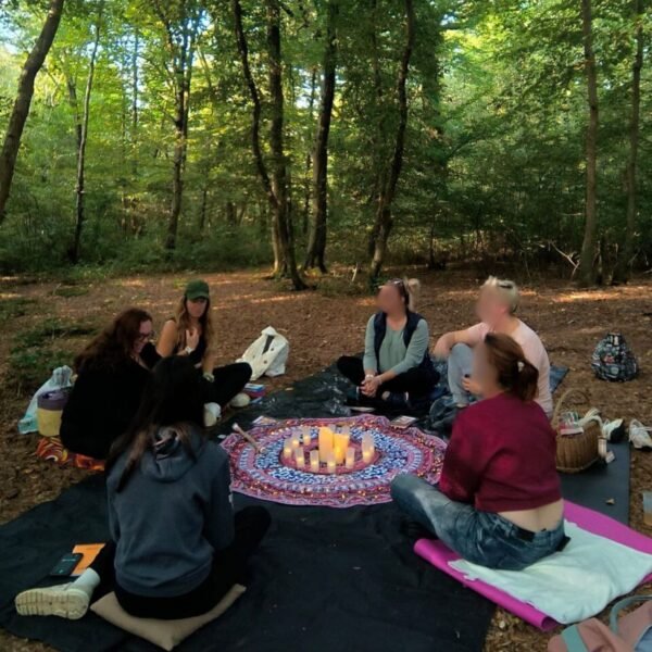 CERCLE DE FEMMES EN FORET