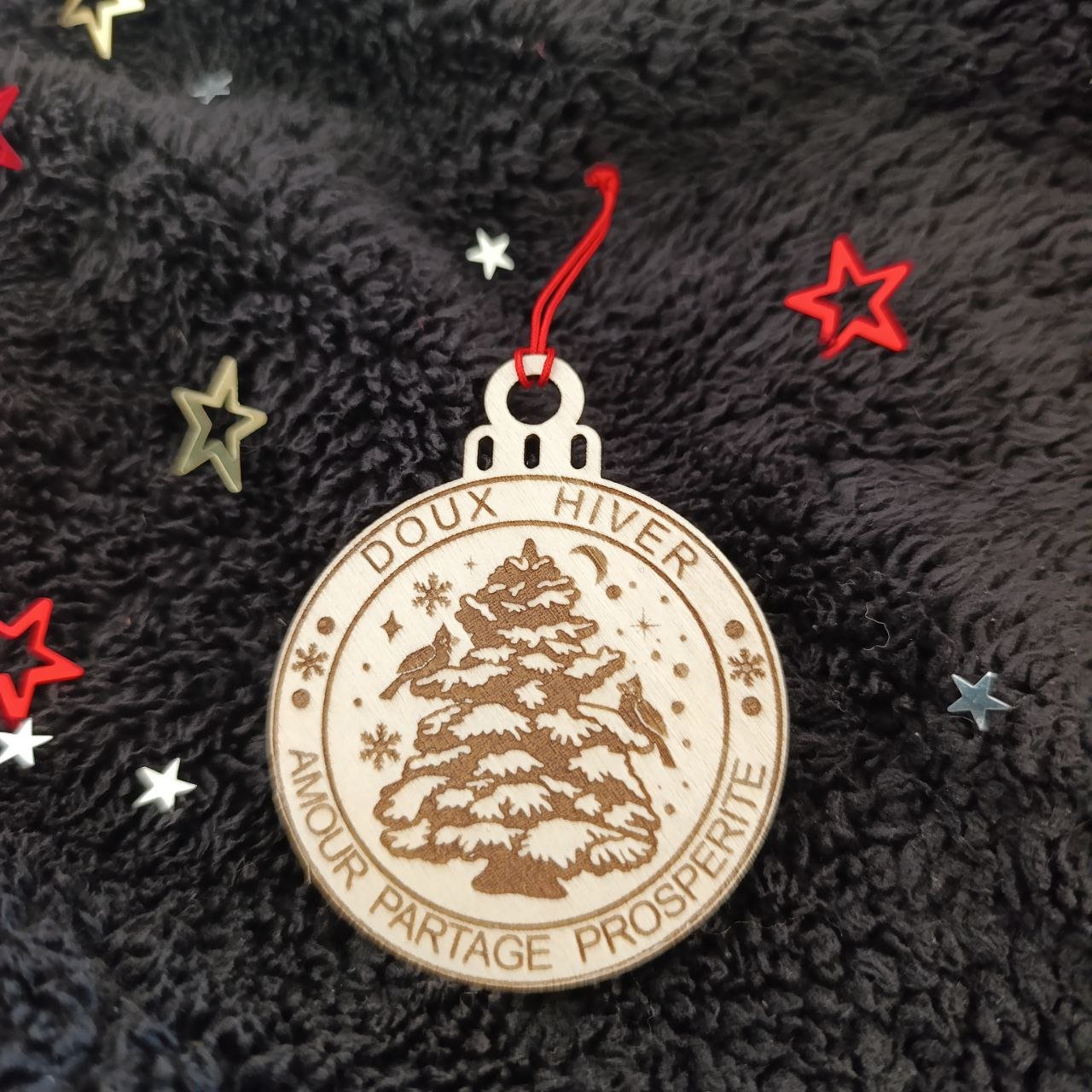 Ornements de Yule en bois sapin